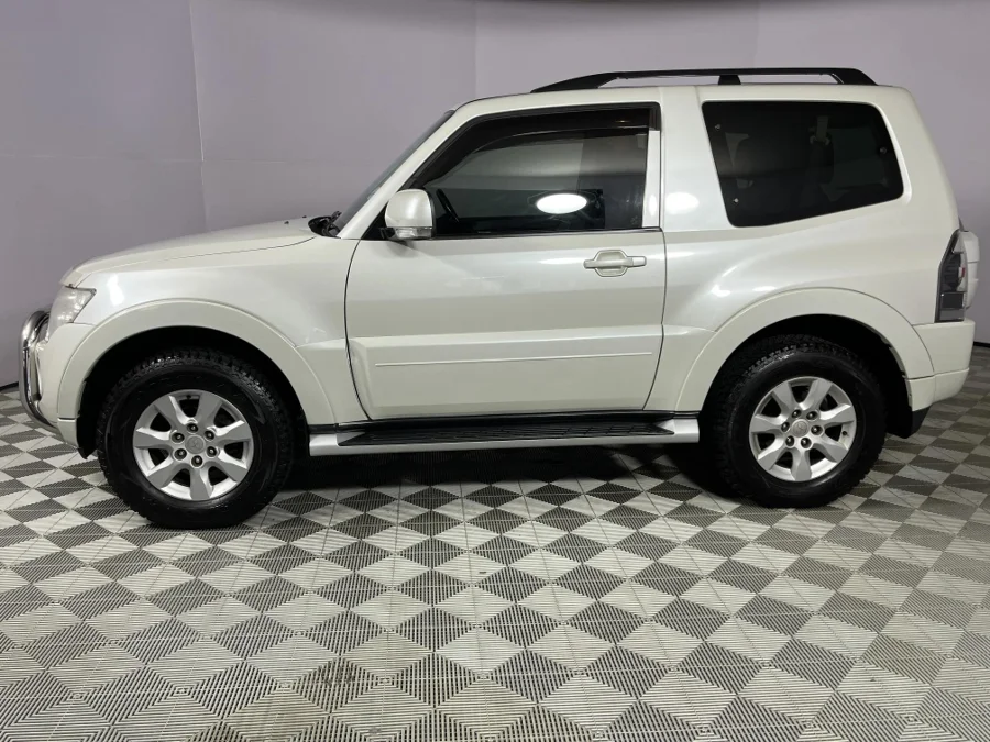Used 2014 Mitsubishi Pajero 3-door 3.2DI-D GLS Pajero Legend Limited Edition 100 - WeBuyCars Montana Used 2014 Mitsubishi Pajero 3-door 3.2DI-D GLS Pajero Legend Limited Edition 100 - WeBuyCars Montana
