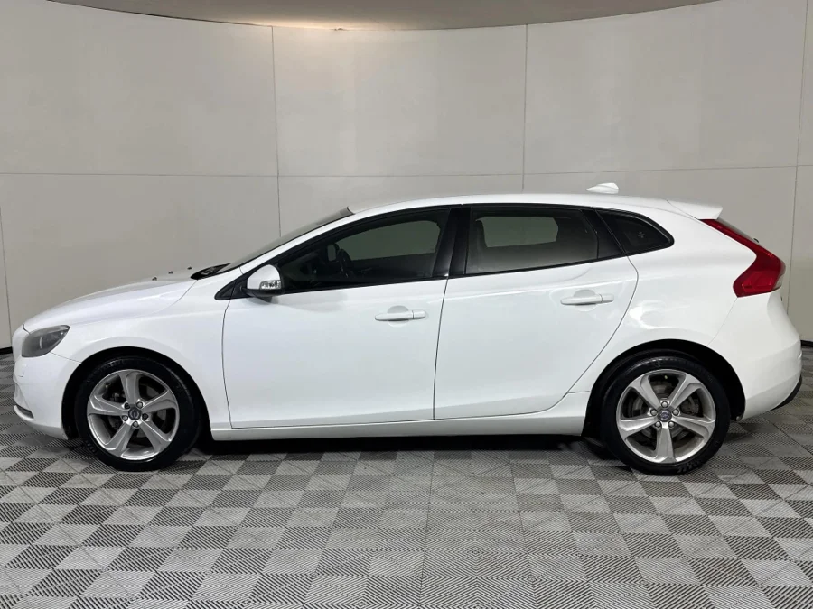 Used 2015 Volvo V40 D2 Essential - WeBuyCars Midstream