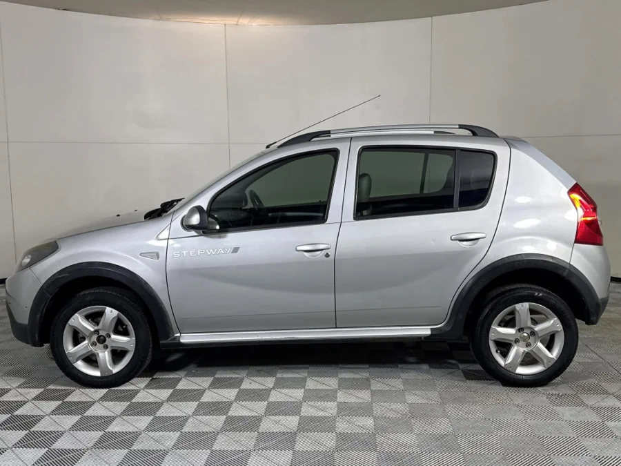 Used 2014 Renault Sandero Stepway 1.6 - WeBuyCars Midstream Used 2014 Renault Sandero Stepway 1.6 - WeBuyCars Midstream