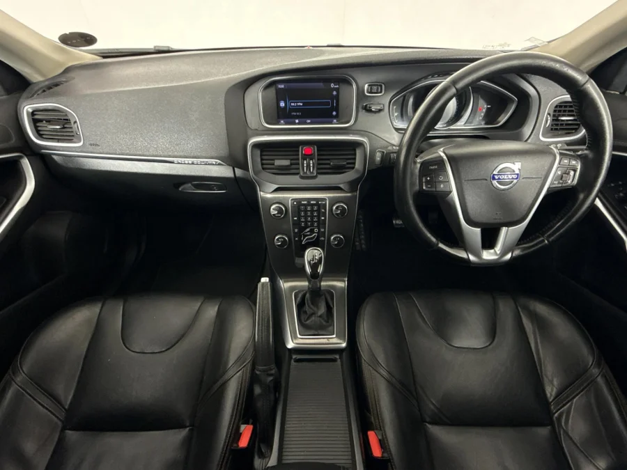 Used 2014 Volvo V40 Cross Country T4 Elite auto - WeBuyCars Vereeniging Used 2014 Volvo V40 Cross Country T4 Elite auto - WeBuyCars Vereeniging