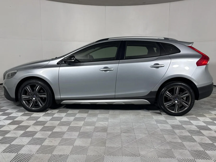Used 2016 Volvo V40 Cross Country D4 Inscription - WeBuyCars Montana