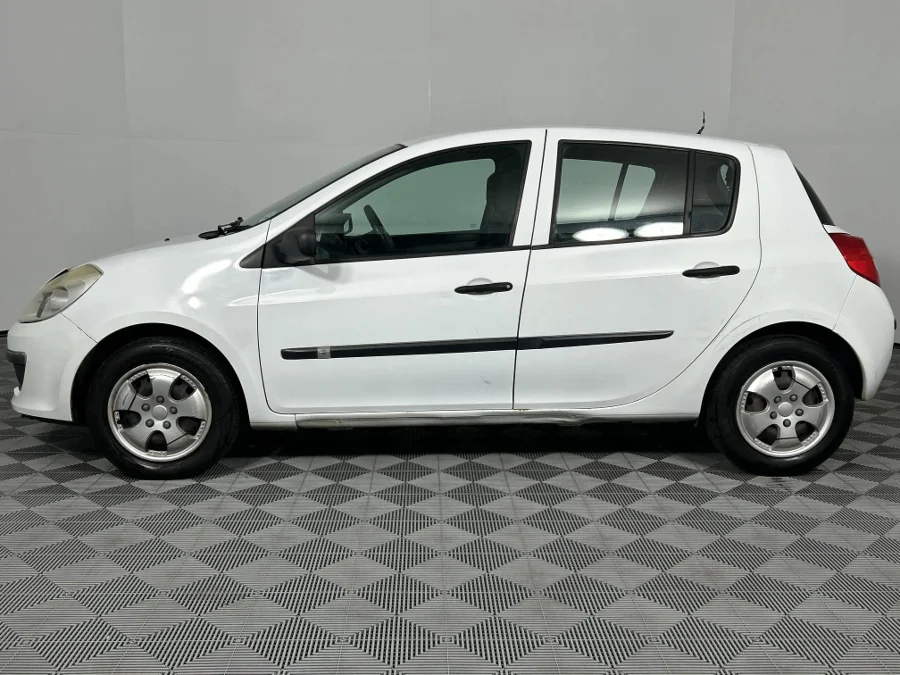 Used 2007 Renault Clio 1.4 Expression 5-door - WeBuyCars Lansdowne Used 2007 Renault Clio 1.4 Expression 5-door - WeBuyCars Lansdowne