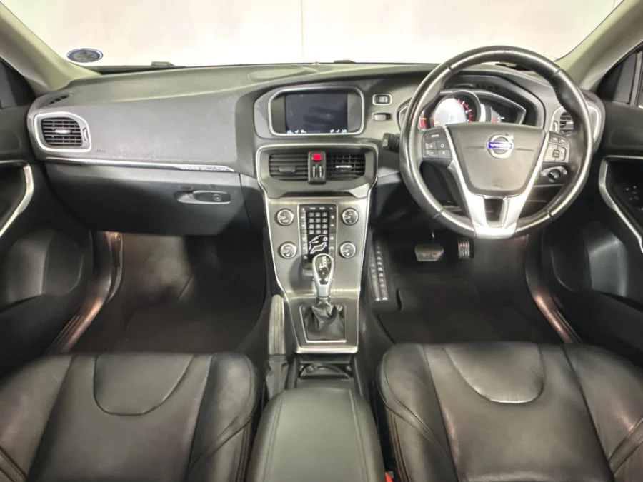Used 2015 Volvo V40 Cross Country T4 Elite auto - WeBuyCars Midstream Used 2015 Volvo V40 Cross Country T4 Elite auto - WeBuyCars Midstream