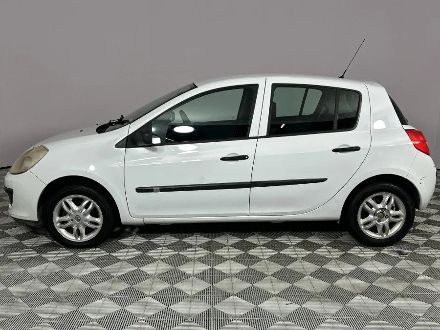 Used 2006 Renault Clio 1.6 Expression 5-door automatic - WeBuyCars Richmond
