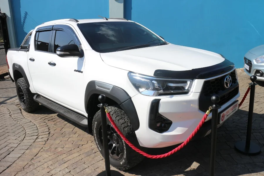 Used 2016 Toyota Hilux 2.8GD-6 double cab Raider Dakar auto - OMC Motors Used 2016 Toyota Hilux 2.8GD-6 double cab Raider Dakar auto - OMC Motors