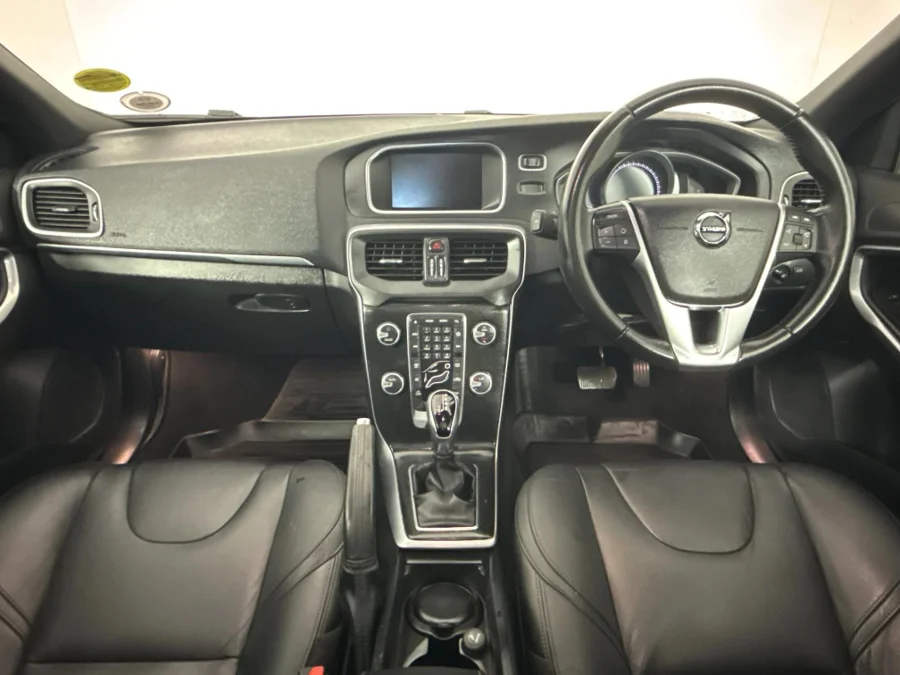 Used 2019 Volvo V40 T2 R-Design - WeBuyCars George Used 2019 Volvo V40 T2 R-Design - WeBuyCars George