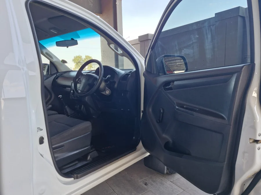 Used 2019 Isuzu D-Max Gen 6 250c single cab Fleetside - Highway Motors Used 2019 Isuzu D-Max Gen 6 250c single cab Fleetside - Highway Motors
