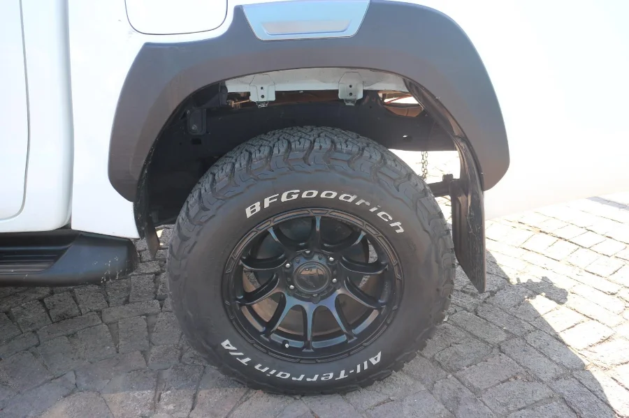 Used 2016 Toyota Hilux 2.8GD-6 double cab Raider Dakar auto - OMC Motors Used 2016 Toyota Hilux 2.8GD-6 double cab Raider Dakar auto - OMC Motors