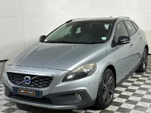 Used 2015 Volvo V40 Cross Country T4 Inscription auto Used 2015 Volvo V40 Cross Country T4 Inscription auto