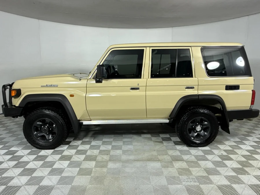 Used 2025 Toyota Land Cruiser 76 2.8GD-6 station wagon LX manual - WeBuyCars Silverlakes Used 2025 Toyota Land Cruiser 76 2.8GD-6 station wagon LX manual - WeBuyCars Silverlakes