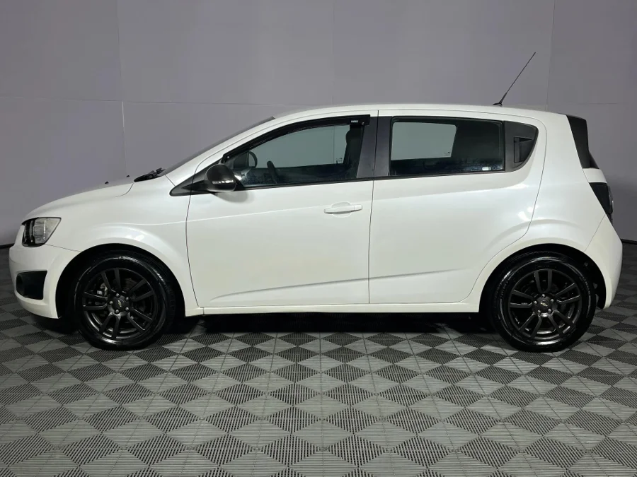 Used 2014 Chevrolet Sonic hatch 1.6 LS Black&White Edition - WeBuyCars Rustenburg