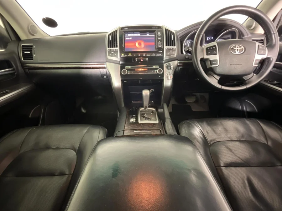 Used 2015 Toyota Land Cruiser 200 4.5D-4D V8 VX - WeBuyCars JHB South
