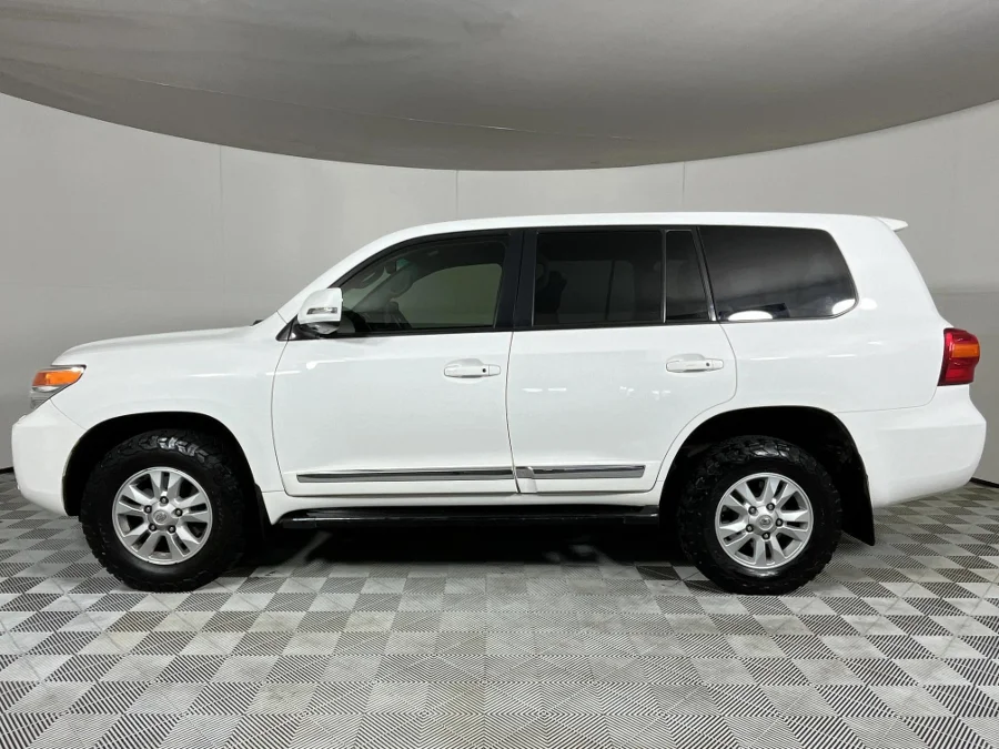 Used 2015 Toyota Land Cruiser 200 4.5D-4D V8 VX - WeBuyCars JHB South