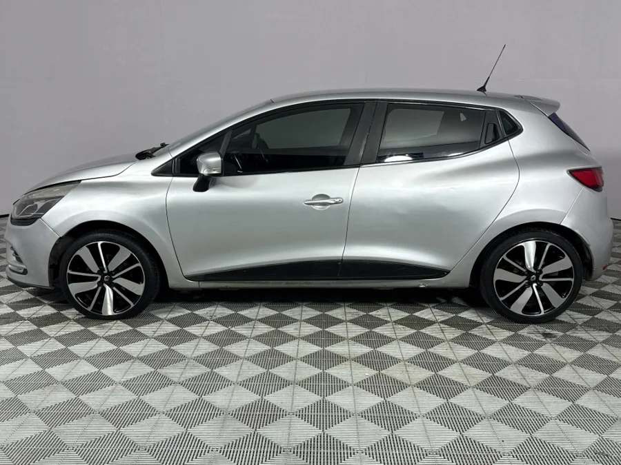 Used 2018 Renault Clio 66kW turbo Authentique - WeBuyCars Richmond Used 2018 Renault Clio 66kW turbo Authentique - WeBuyCars Richmond