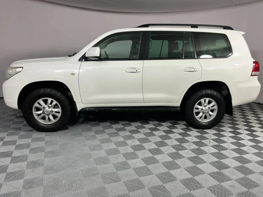 Used 2009 Toyota Land Cruiser 200 4.5D-4D VX - WeBuyCars Lansdowne Used 2009 Toyota Land Cruiser 200 4.5D-4D VX - WeBuyCars Lansdowne
