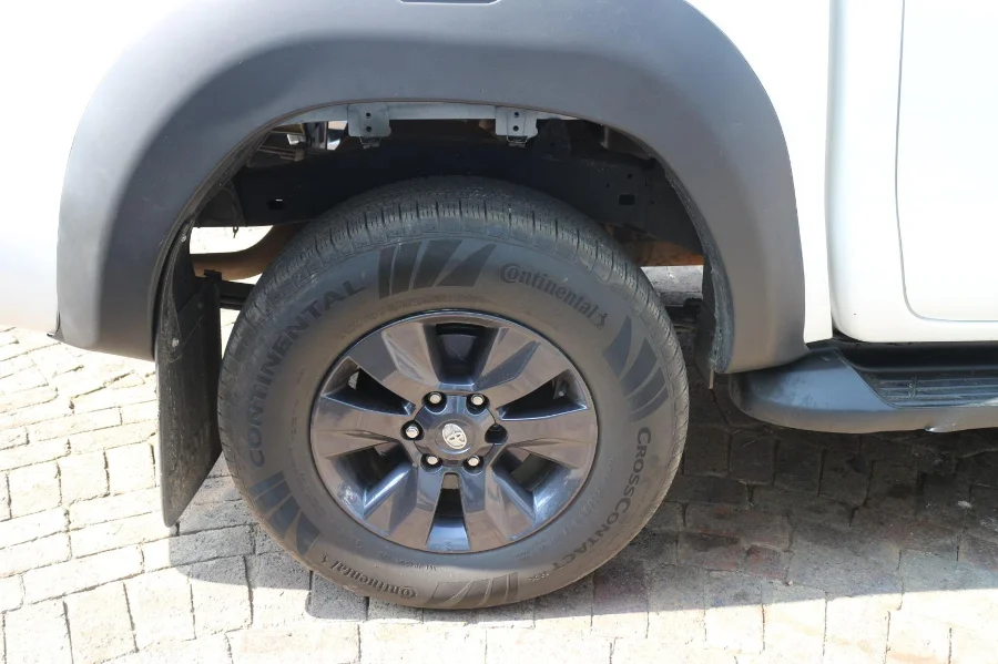 Used 2020 Toyota Hilux 2.4GD-6 double cab 4x4 SRX - OMC Motors Used 2020 Toyota Hilux 2.4GD-6 double cab 4x4 SRX - OMC Motors