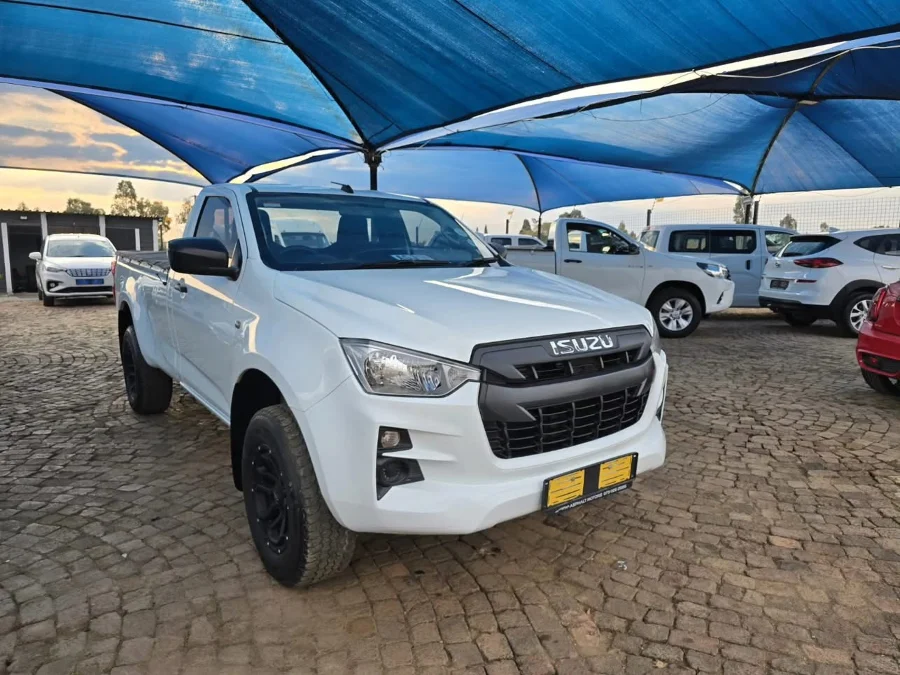 Used 2023 Isuzu D-Max 1.9TD single cab L manual - Private Seller Used 2023 Isuzu D-Max 1.9TD single cab L manual - Private Seller