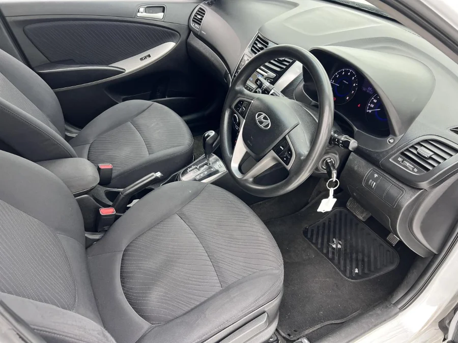 Used 2017 Hyundai Accent sedan 1.6 Fluid auto - EBK Auto Used 2017 Hyundai Accent sedan 1.6 Fluid auto - EBK Auto