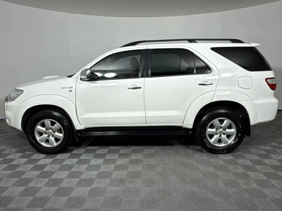 Used 2011 Toyota Fortuner 3.0D-4D 4x4 auto - WeBuyCars Witbank Used 2011 Toyota Fortuner 3.0D-4D 4x4 auto - WeBuyCars Witbank