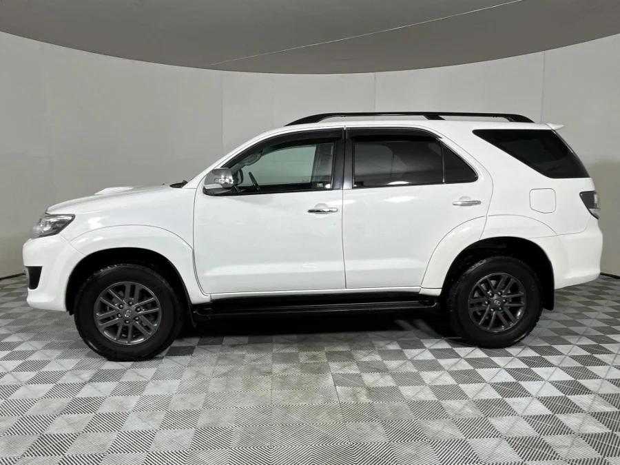 Used 2015 Toyota Fortuner 3.0D-4D 4x4 Limited auto - WeBuyCars The Dome