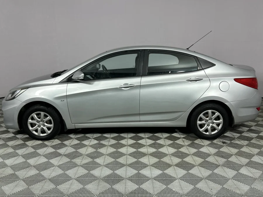 Used 2012 Hyundai Accent sedan 1.6 Fluid - WeBuyCars Richmond