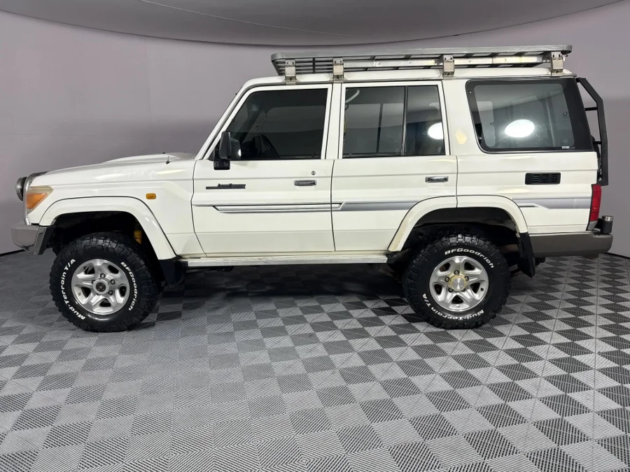 Used 2008 Toyota Land Cruiser 76 Land Cruiser 70 4.2D station wagon LX - WeBuyCars Lansdowne Used 2008 Toyota Land Cruiser 76 Land Cruiser 70 4.2D station wagon LX - WeBuyCars Lansdowne