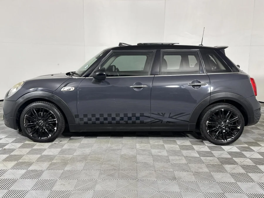 Used 2017 MINI Hatch Cooper S Hatch 5-door Seven 7 - WeBuyCars Montana Used 2017 MINI Hatch Cooper S Hatch 5-door Seven 7 - WeBuyCars Montana