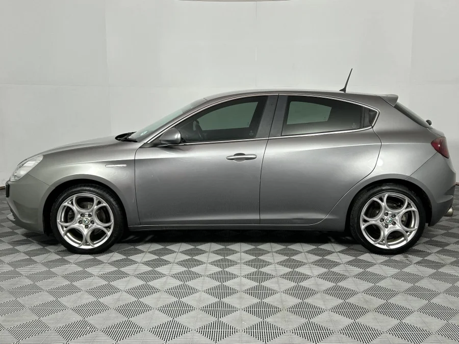Used 2014 Alfa Romeo Giulietta 1.4TBi Distinctive - WeBuyCars Richmond Used 2014 Alfa Romeo Giulietta 1.4TBi Distinctive - WeBuyCars Richmond