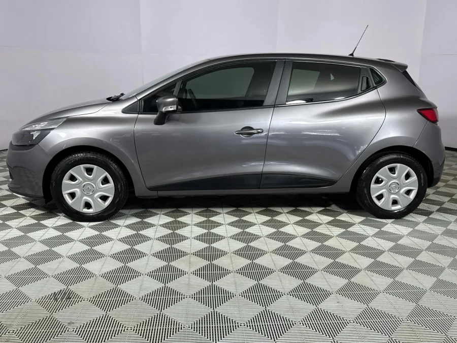 Used 2015 Renault Clio 66kW turbo Dynamique - WeBuyCars Durban Used 2015 Renault Clio 66kW turbo Dynamique - WeBuyCars Durban