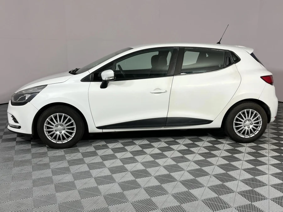 Used 2018 Renault Clio 66kW turbo Authentique - WeBuyCars Lansdowne Used 2018 Renault Clio 66kW turbo Authentique - WeBuyCars Lansdowne