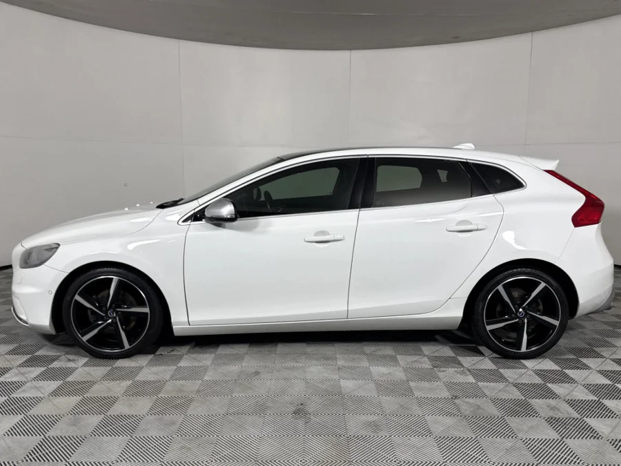 Used 2016 Volvo V40 T4 R-Design auto - WeBuyCars Riverhorse Used 2016 Volvo V40 T4 R-Design auto - WeBuyCars Riverhorse
