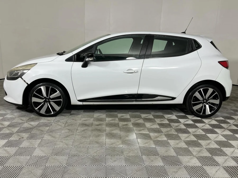 Used 2014 Renault Clio 66kW turbo Dynamique - WeBuyCars The Dome Used 2014 Renault Clio 66kW turbo Dynamique - WeBuyCars The Dome