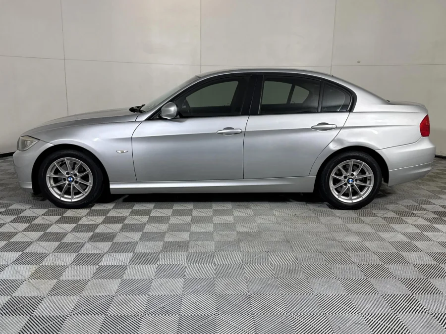 Used 2010 BMW 3 Series 320d auto - WeBuyCars Midstream Used 2010 BMW 3 Series 320d auto - WeBuyCars Midstream