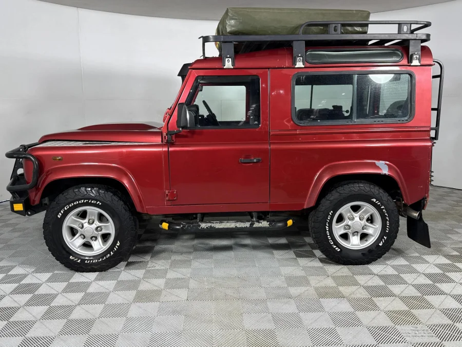 Used 2009 Land Rover Defender 90 TD station wagon Ice - WeBuyCars Silverlakes Used 2009 Land Rover Defender 90 TD station wagon Ice - WeBuyCars Silverlakes