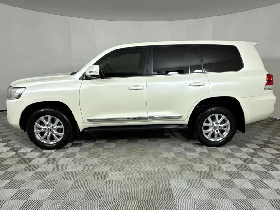 Used 2017 Toyota Land Cruiser 200 4.5D-4D V8 VX - WeBuyCars George Used 2017 Toyota Land Cruiser 200 4.5D-4D V8 VX - WeBuyCars George