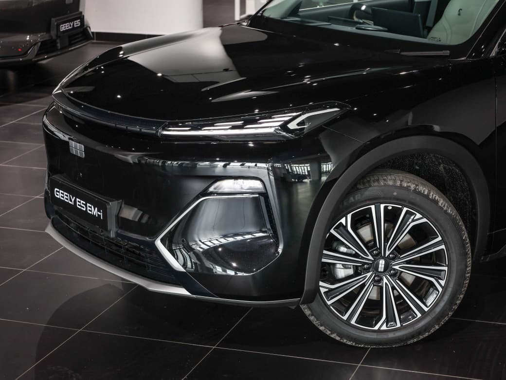 New 2026 Geely E5 EM-i Apex