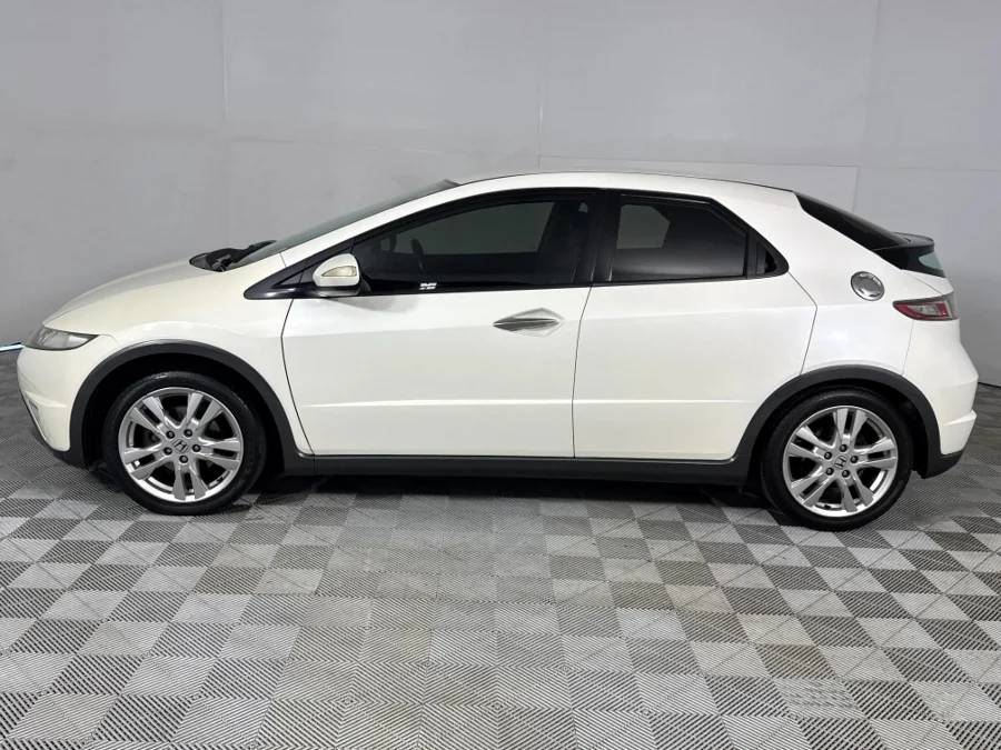 Used 2011 Honda Civic hatch 1.8 VXi automatic - WeBuyCars Silverlakes Used 2011 Honda Civic hatch 1.8 VXi automatic - WeBuyCars Silverlakes