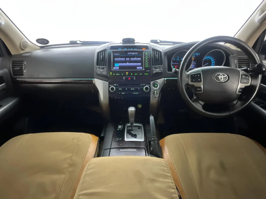 Used 2011 Toyota Land Cruiser 200 4.5D-4D VX - WeBuyCars Germiston Used 2011 Toyota Land Cruiser 200 4.5D-4D VX - WeBuyCars Germiston