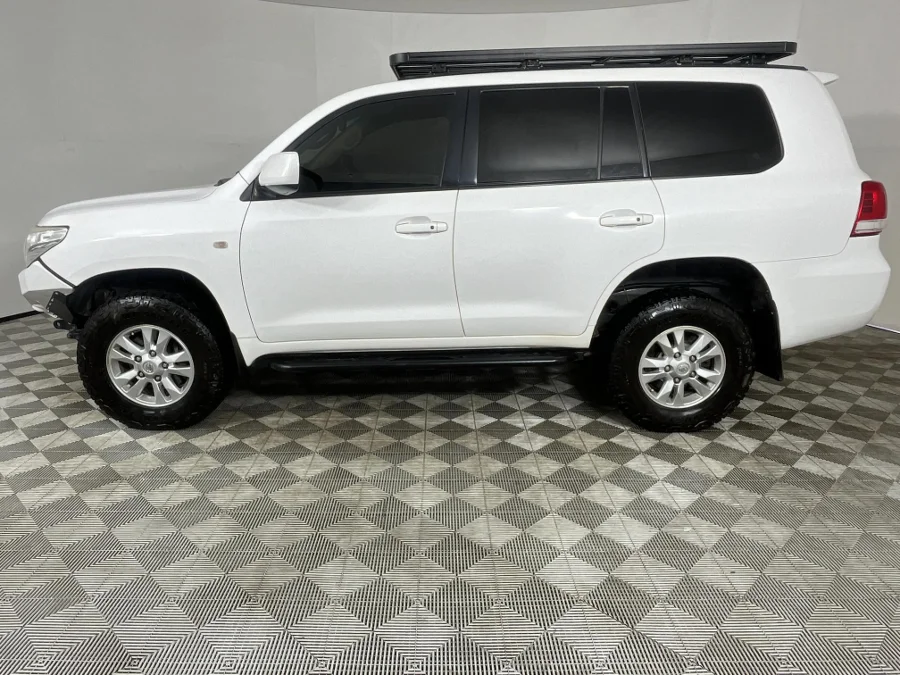 Used 2011 Toyota Land Cruiser 200 4.5D-4D VX - WeBuyCars Germiston Used 2011 Toyota Land Cruiser 200 4.5D-4D VX - WeBuyCars Germiston