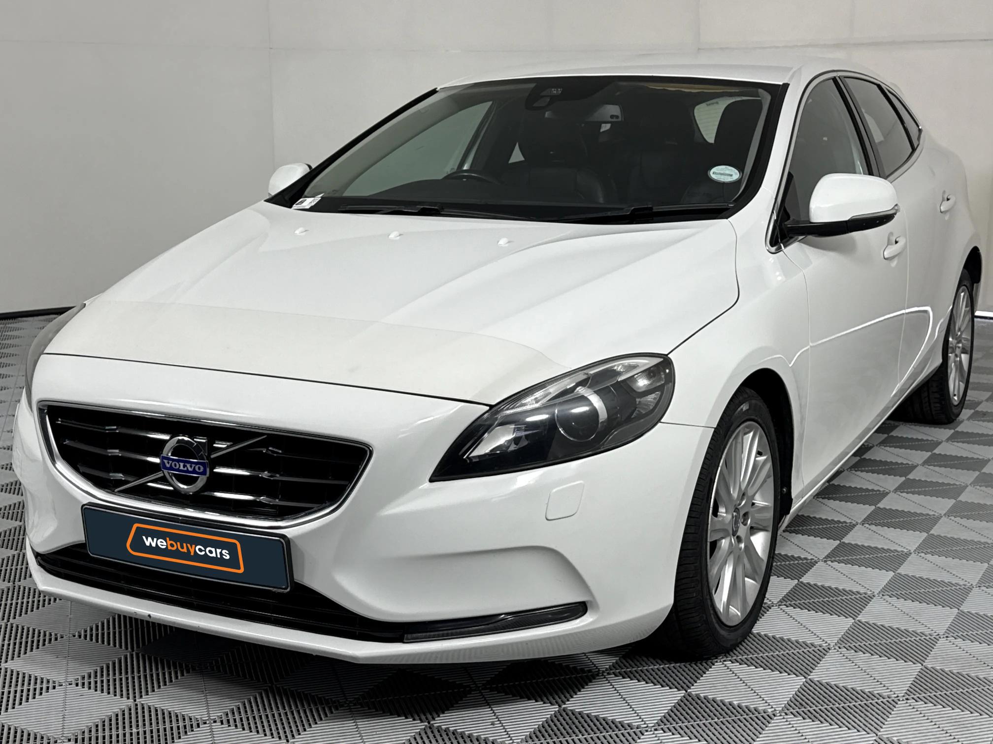 Used 2013 Volvo V40 T4 Excel auto