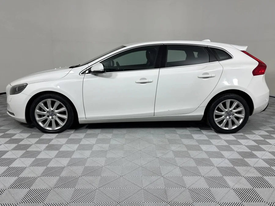 Used 2013 Volvo V40 T4 Excel auto - WeBuyCars Vereeniging Used 2013 Volvo V40 T4 Excel auto - WeBuyCars Vereeniging