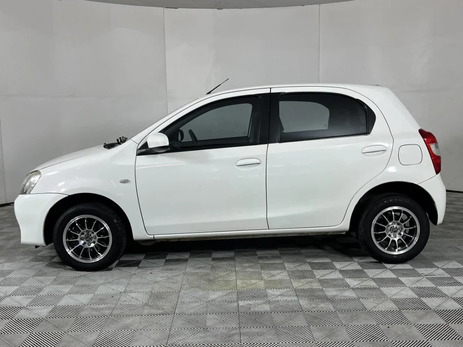 Used 2014 Toyota Etios hatch 1.5 Sprint - WeBuyCars The Dome Used 2014 Toyota Etios hatch 1.5 Sprint - WeBuyCars The Dome