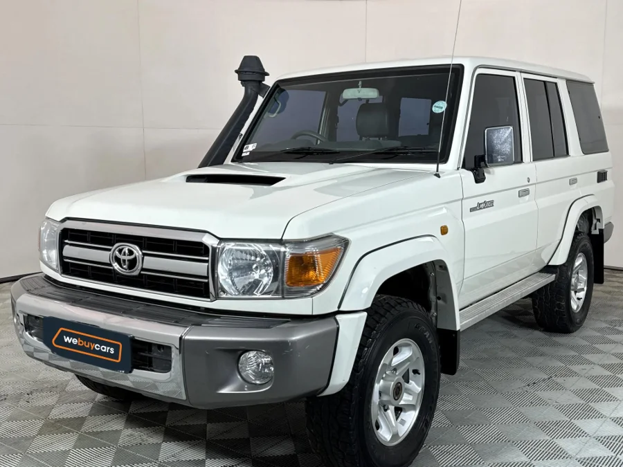 Used 2020 Toyota Land Cruiser 76 4.5D-4D V8 station wagon LX - WeBuyCars JHB South Used 2020 Toyota Land Cruiser 76 4.5D-4D V8 station wagon LX - WeBuyCars JHB South