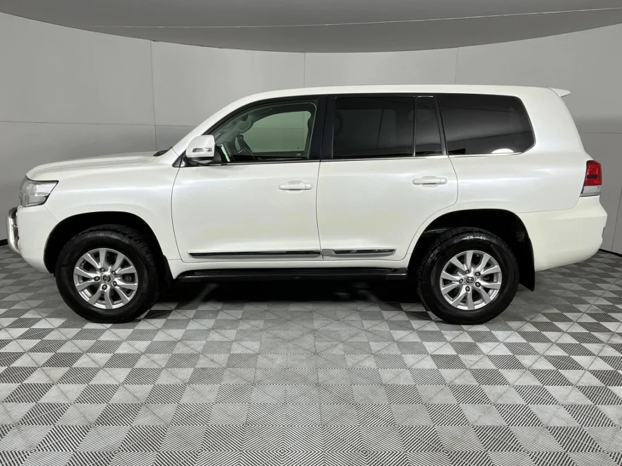 Used 2017 Toyota Land Cruiser 200 4.5D-4D V8 VX - WeBuycars East London Used 2017 Toyota Land Cruiser 200 4.5D-4D V8 VX - WeBuycars East London