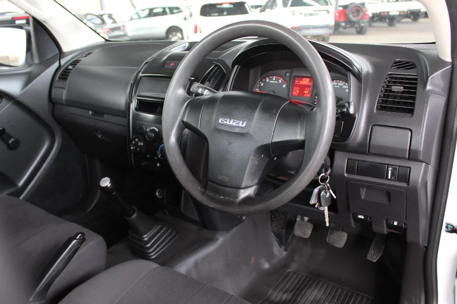 Used 2024 Isuzu D-Max Gen 6 250c single cab - Auto Xtreme Used 2024 Isuzu D-Max Gen 6 250c single cab - Auto Xtreme