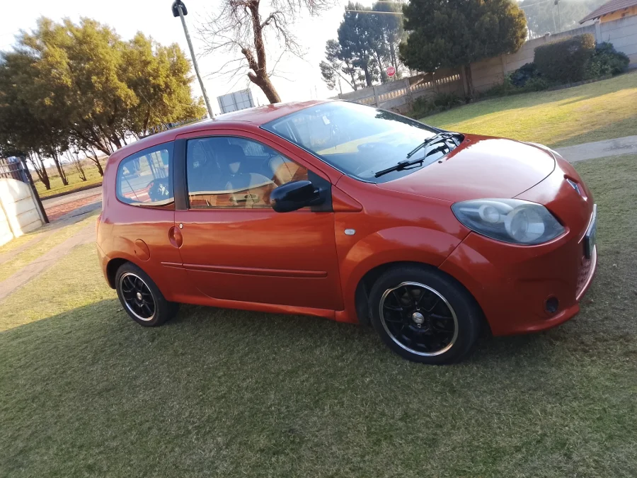New 2009 Renault Twingo 1.2 Dynamique - Private Seller New 2009 Renault Twingo 1.2 Dynamique - Private Seller