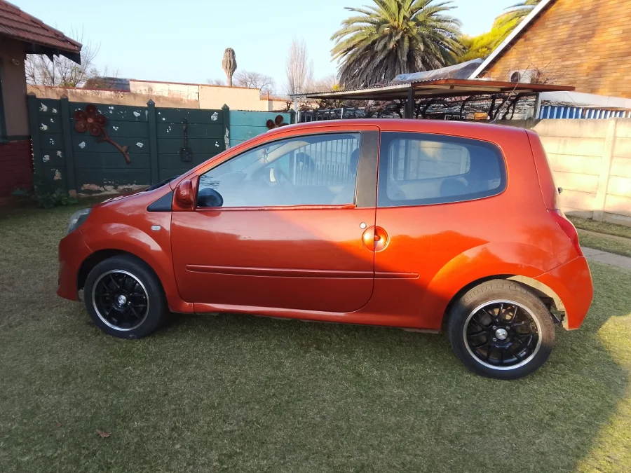 New 2009 Renault Twingo 1.2 Dynamique - Private Seller New 2009 Renault Twingo 1.2 Dynamique - Private Seller