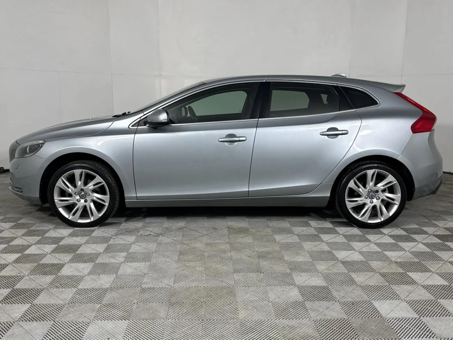 Used 2016 Volvo V40 T4 Inscription - WeBuyCars George Used 2016 Volvo V40 T4 Inscription - WeBuyCars George