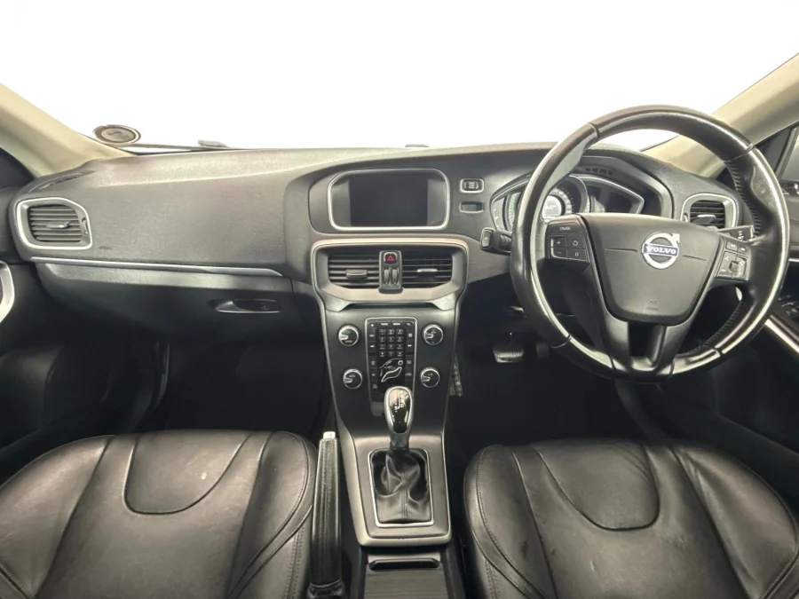 Used 2016 Volvo V40 T4 Momentum auto - WeBuyCars Lansdowne Used 2016 Volvo V40 T4 Momentum auto - WeBuyCars Lansdowne