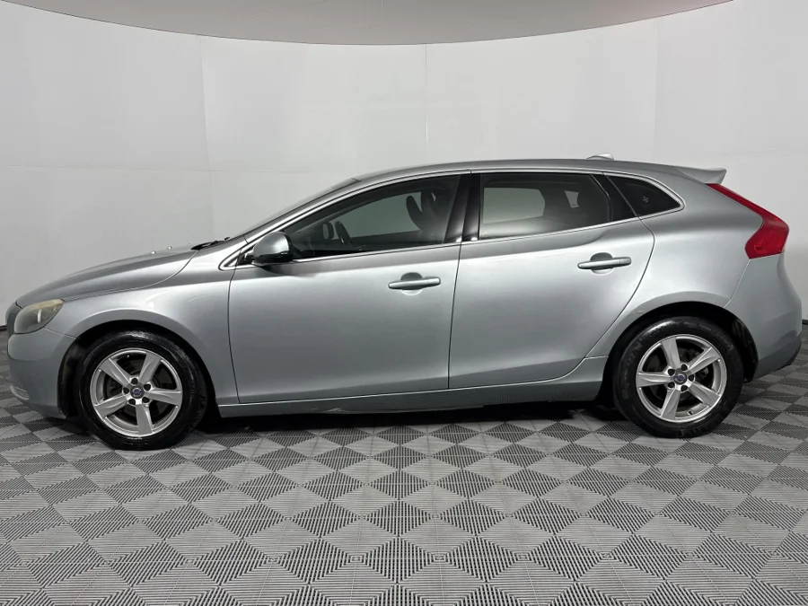 Used 2016 Volvo V40 T4 Momentum auto - WeBuyCars Lansdowne Used 2016 Volvo V40 T4 Momentum auto - WeBuyCars Lansdowne